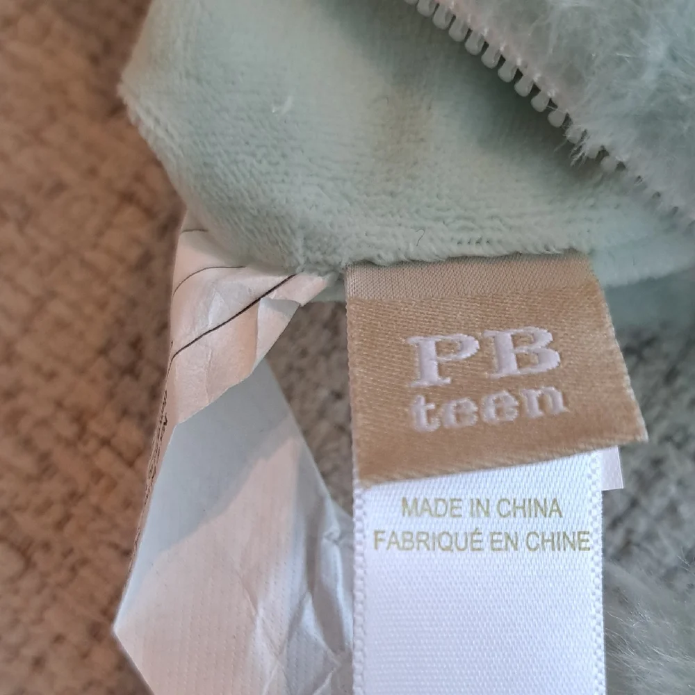 PB Pottery Barn Teen Cozy Lux Faux Fur Mint Cat Beauty Pouche Small Bag